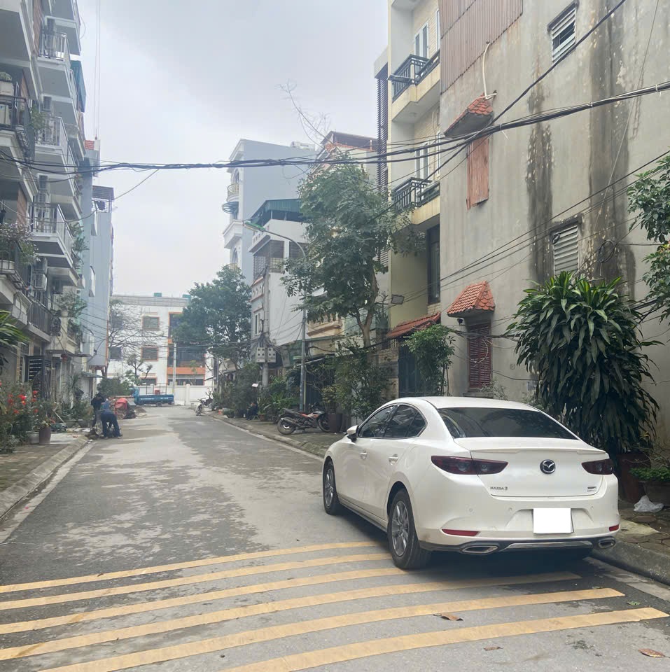 Ô TÔ ĐỖ CỬA - ĐƯỜNG 6M - 4 TẦNG - NGỌC THUỴ LONG BIÊN